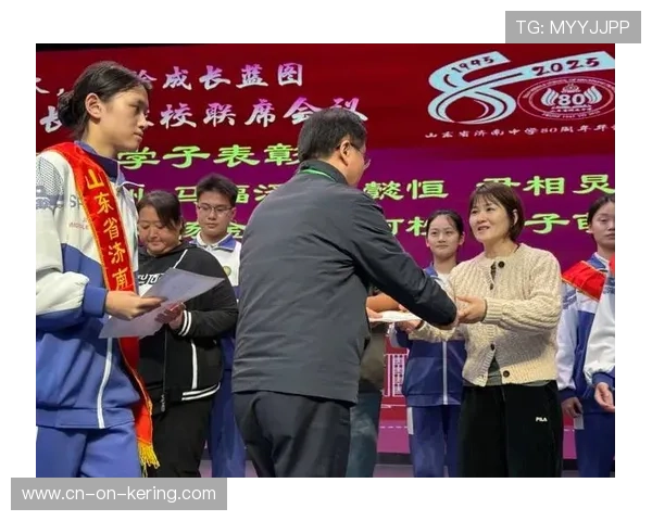 家校联赛颁奖现代际同台画面