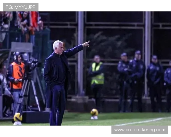 欧足联推出欧冠青年教练计划，穆里尼奥、孔蒂等名帅受邀开展线上战术讲座。